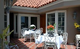 Doryman'S Oceanfront Inn